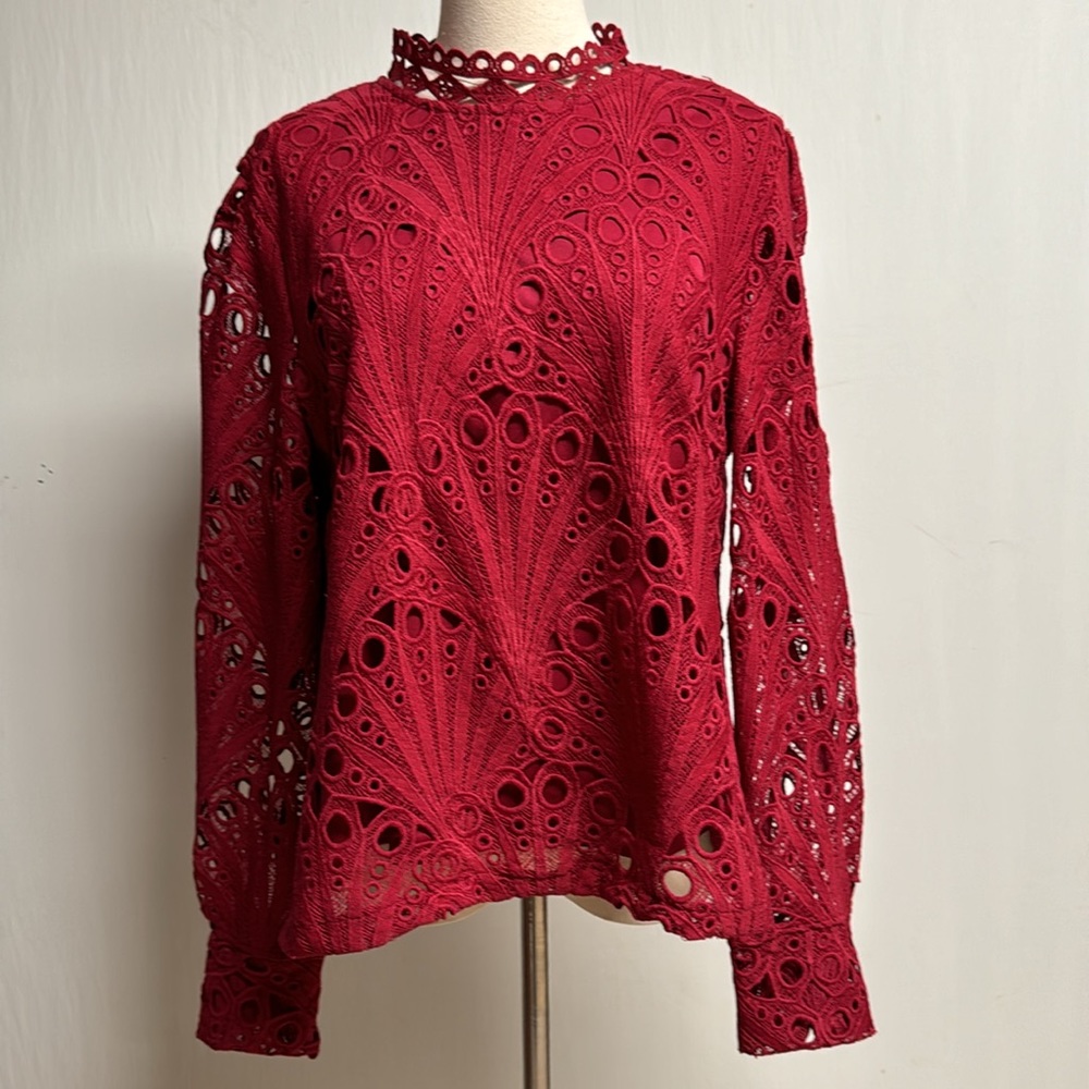 Ultra‎ Pink Shell Lace Top